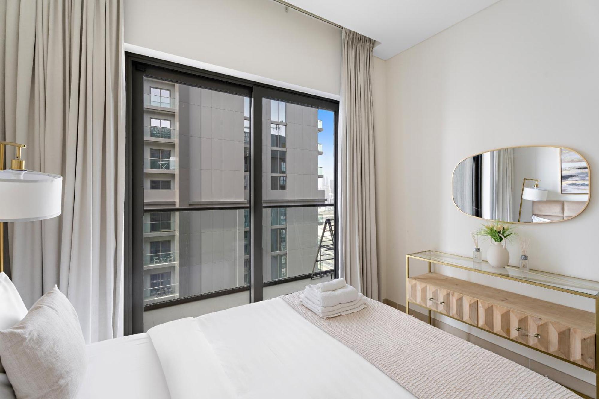Beautiful 2 Bedroom Next To Business Bay - Sobha Creek Vista ดูไบ ภายนอก รูปภาพ